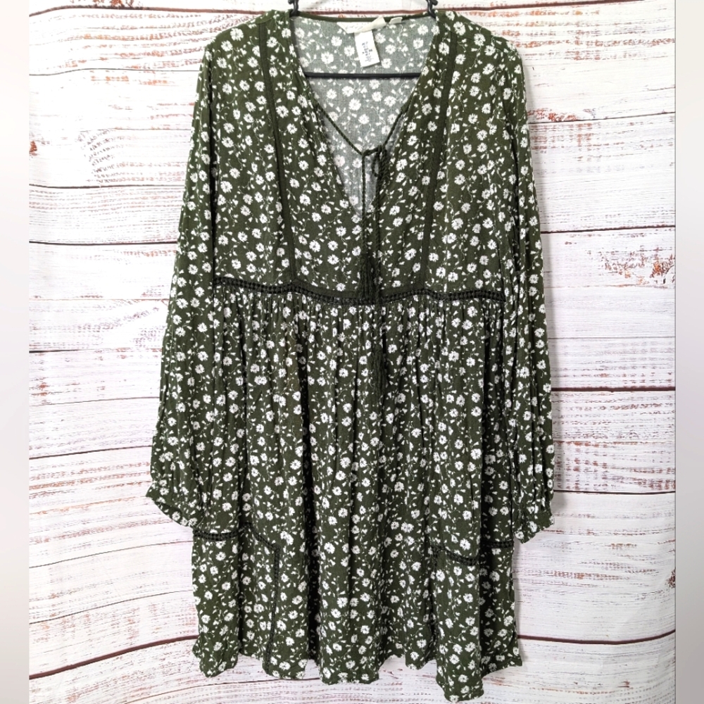 H&M LOGG. Green Forrest White Flowers Long Sleeve Tunic Size 8